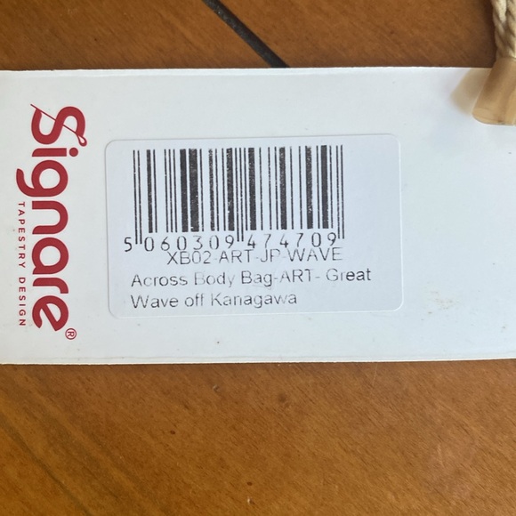 Cross body sling bag. Wave off Kanagawa Tapestry Design. NWT by Signare - Picture 4 of 5